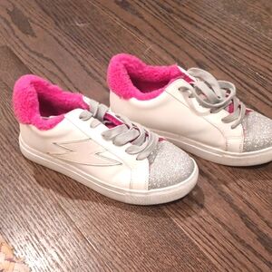 Steve Madden White and Pink Sneakers with Classic Design